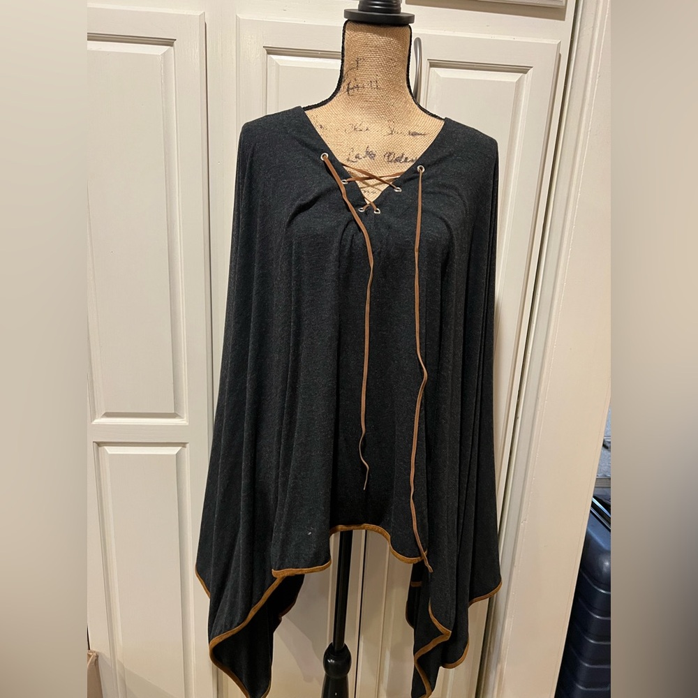 Tasha Polizzi grey poncho never worn excellent condition